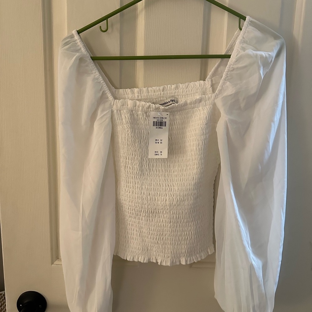 NWT Abercrombie & Fitch Rouged Top with Flutter Sleeves